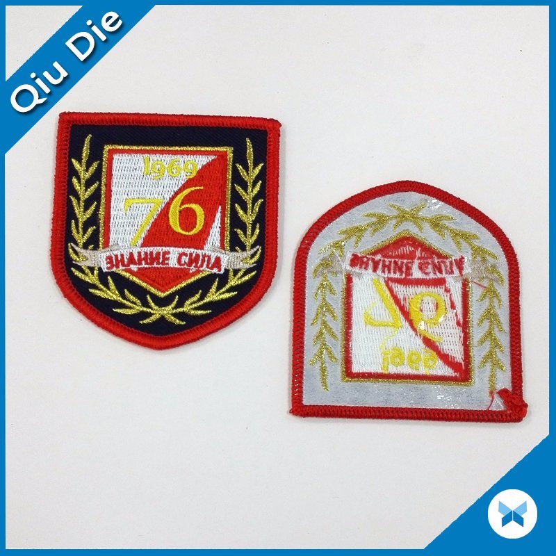 China Factory Custom Embroidery Flag Military Patches with Merrow Border
