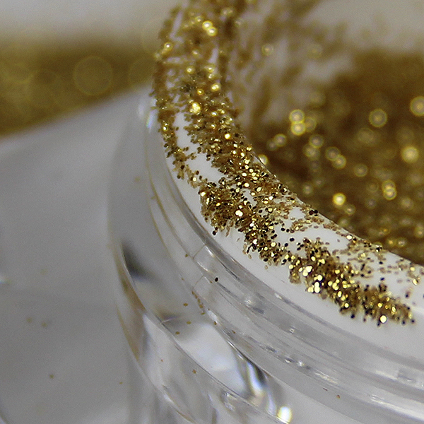 The Golden Glitter Powder on The Pretty Nail Polish