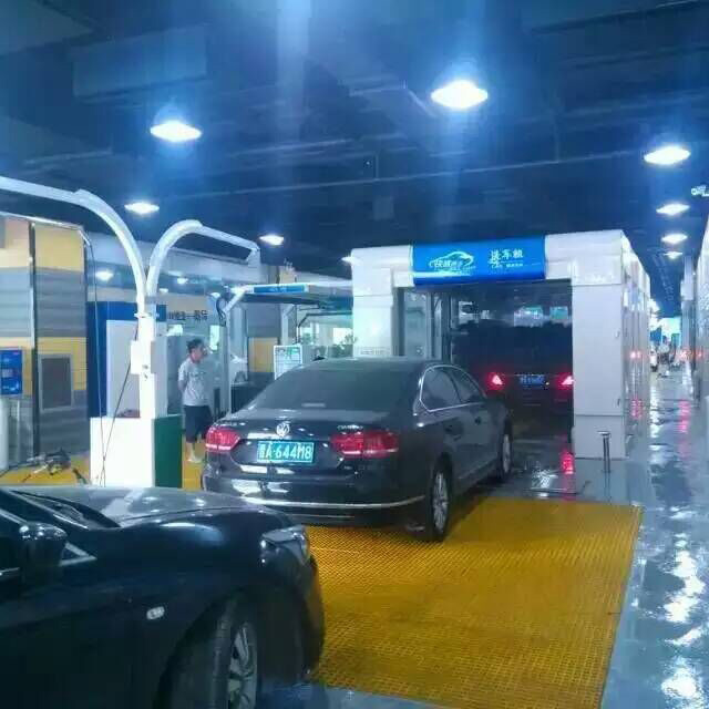 Automatic Tunnel Car Washing Cleaning Machine with Good Quality
