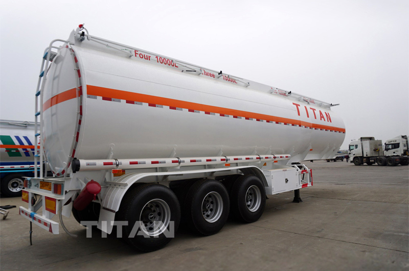 Titan Tri Axle 40, 000 Litres Carbon Steel Semi-Trailer Fuel Tank for Sale