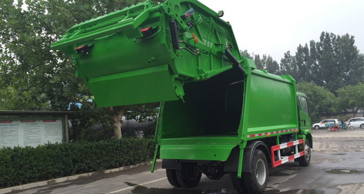 Sinotruk HOWO 4X2 5.5m3 to 12m3 Garbage Compactor Truck