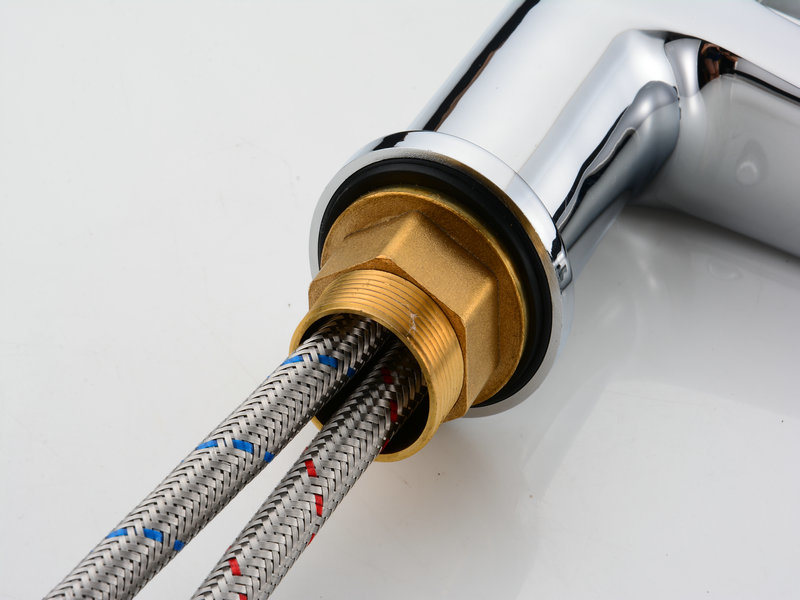 Bathroom Single Handle Basin Faucet with Brass