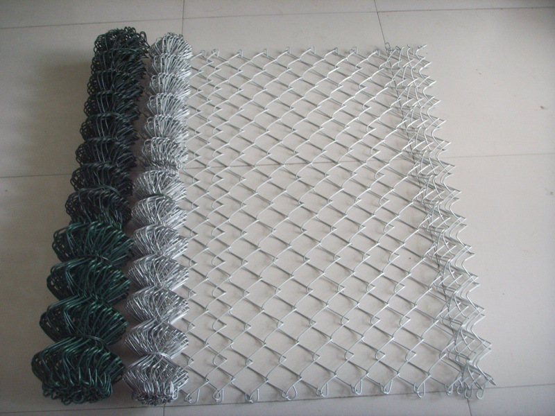 PVC Coated or Galvanized Chain Link Fence for Security, Highway, Commerical, Residential, Schools, Construction