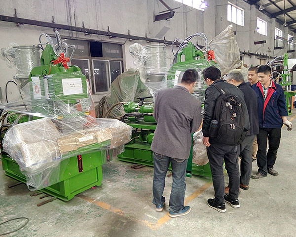 Factory Direct Supply and Ce Servo Motor Plastic Injection Molding Machine