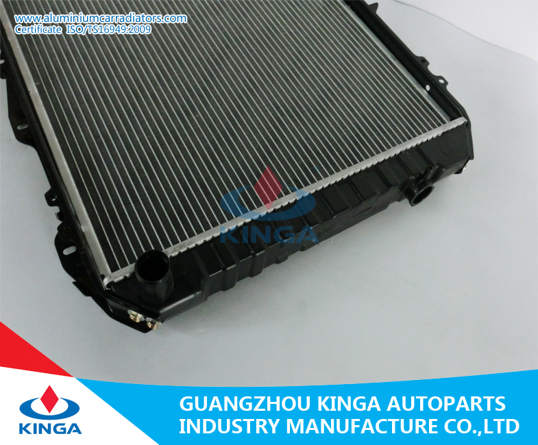 Alloy Radiator for Toyota Hilux Kzn165r Automotive Cooling System
