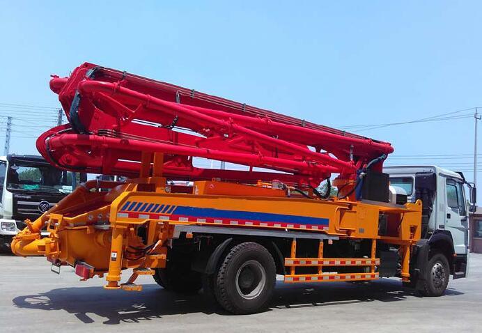 Sinotruk 4X2 32meter Concrete Pump Truck