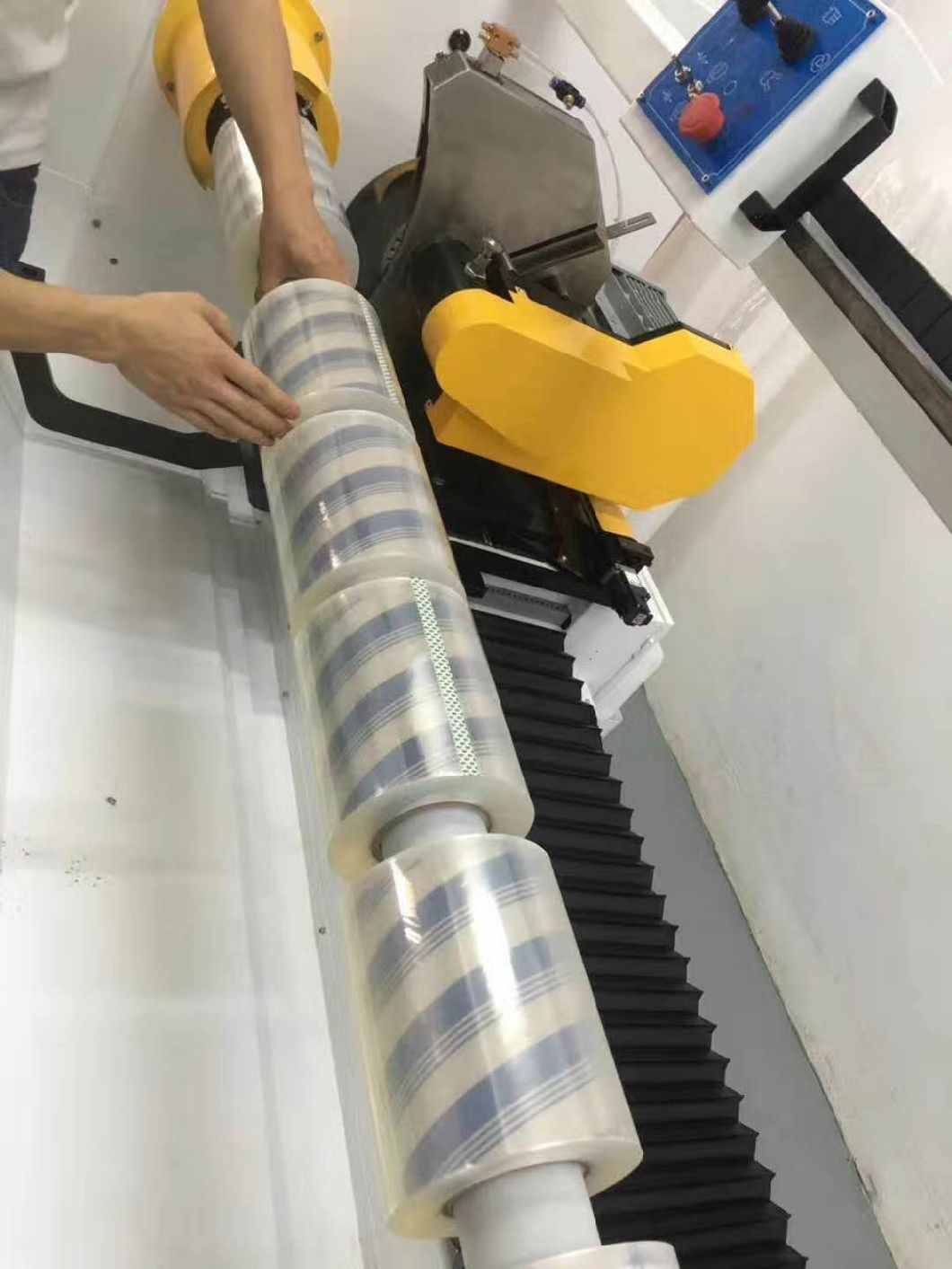 High Speed Automatic Adhesive Tape Roll Cutting Machine