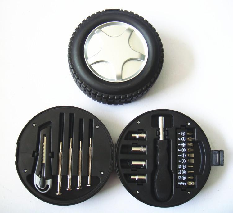 2015 Best-Selling Hand Car Repair Tool Kit Mutifuctional Tyre Repair Kit Emergency Tool Set in Wheel Type for Promotion Hw04009