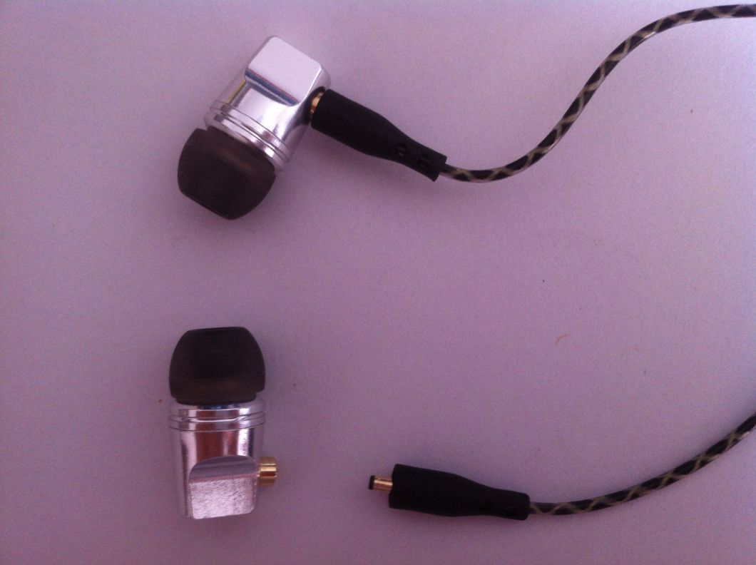 Micropro Noise-Isolating in-Ear Headphones with Wired Stereo