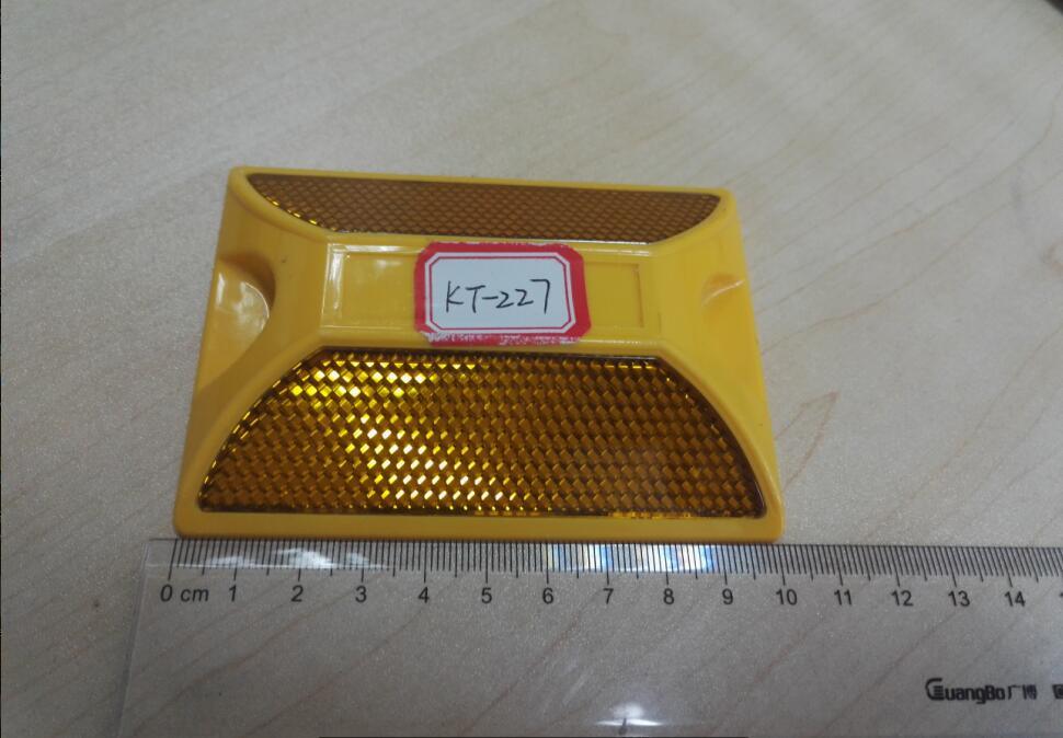 Plastic Road Stud Road Marker Filled with Quartz Sand Kt-227