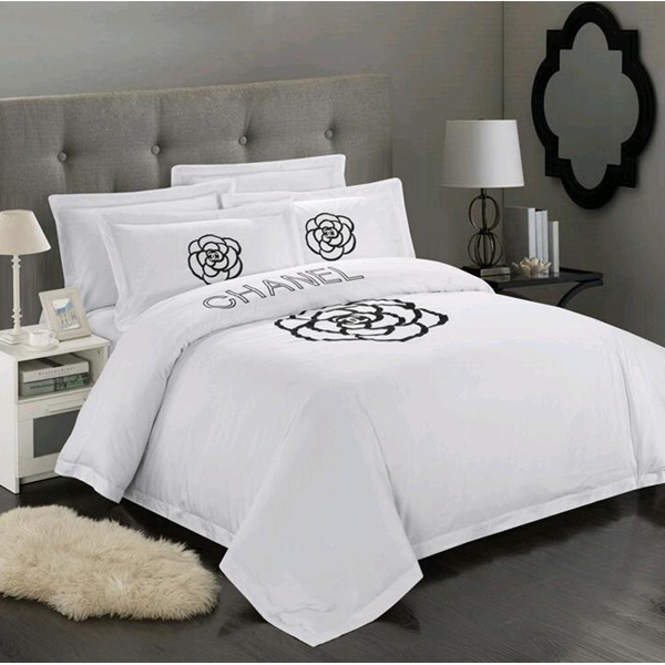 Top Quality 100% Satin Cotton Embroidery Bedding Set (DPF2426)