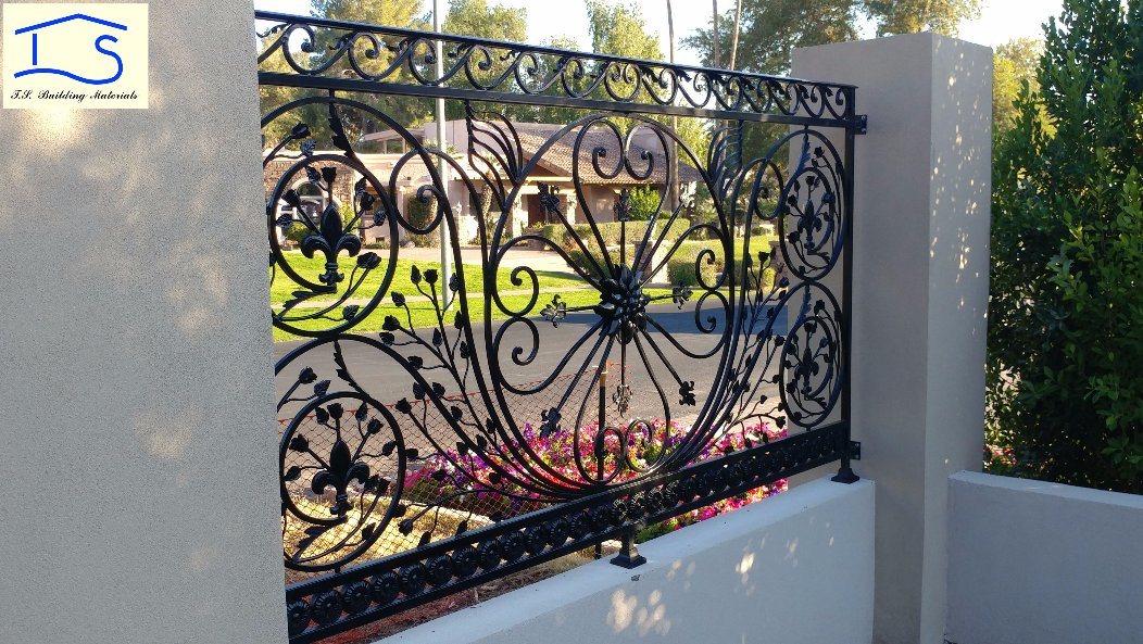 Customized High Quality Hot-Galvanized Wrought Iron Metal Fence Safety Fence