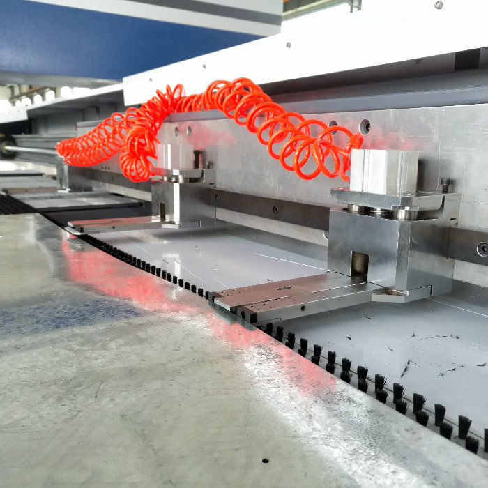 AMD-357 ISO/Ce CNC Turret Punching Hole Machine