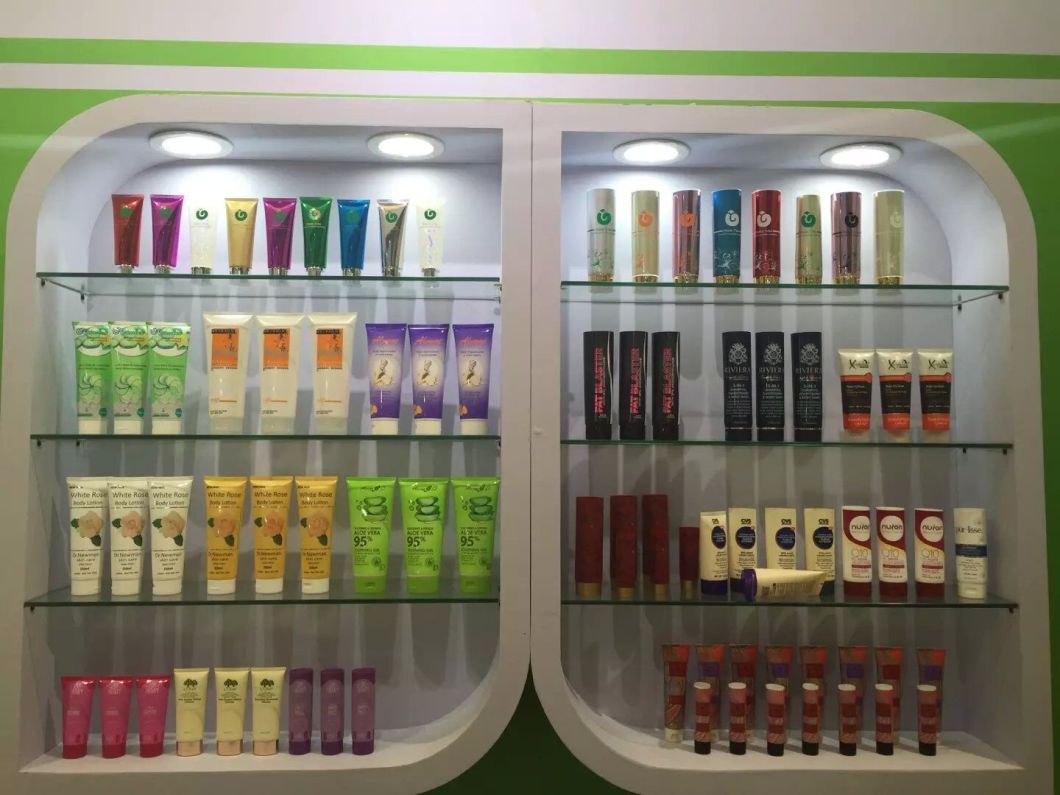 Shower Gel Shampoo Cosmetic Plastic Tube in Hotel