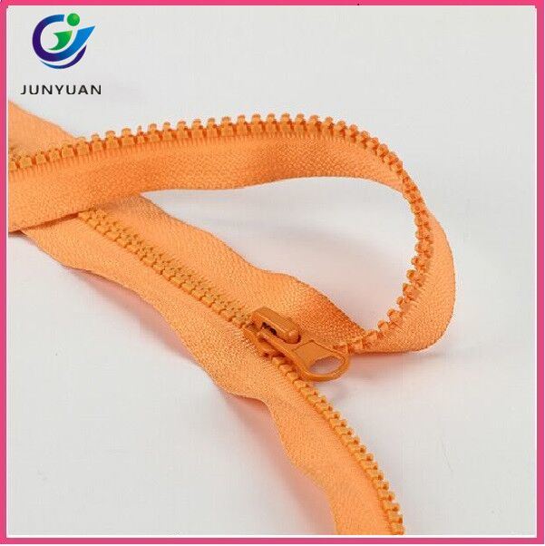 Derlin Plastic Zipper with Thumb Puller