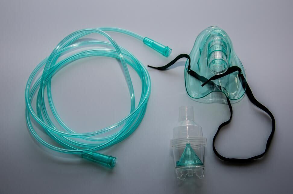Medical Grade PVC Oxygen Mask Transparent/Green Color Medium Concentration
