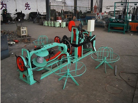 China Automatic Double Stranded Twisted Barbed Wire Mesh Making Machine