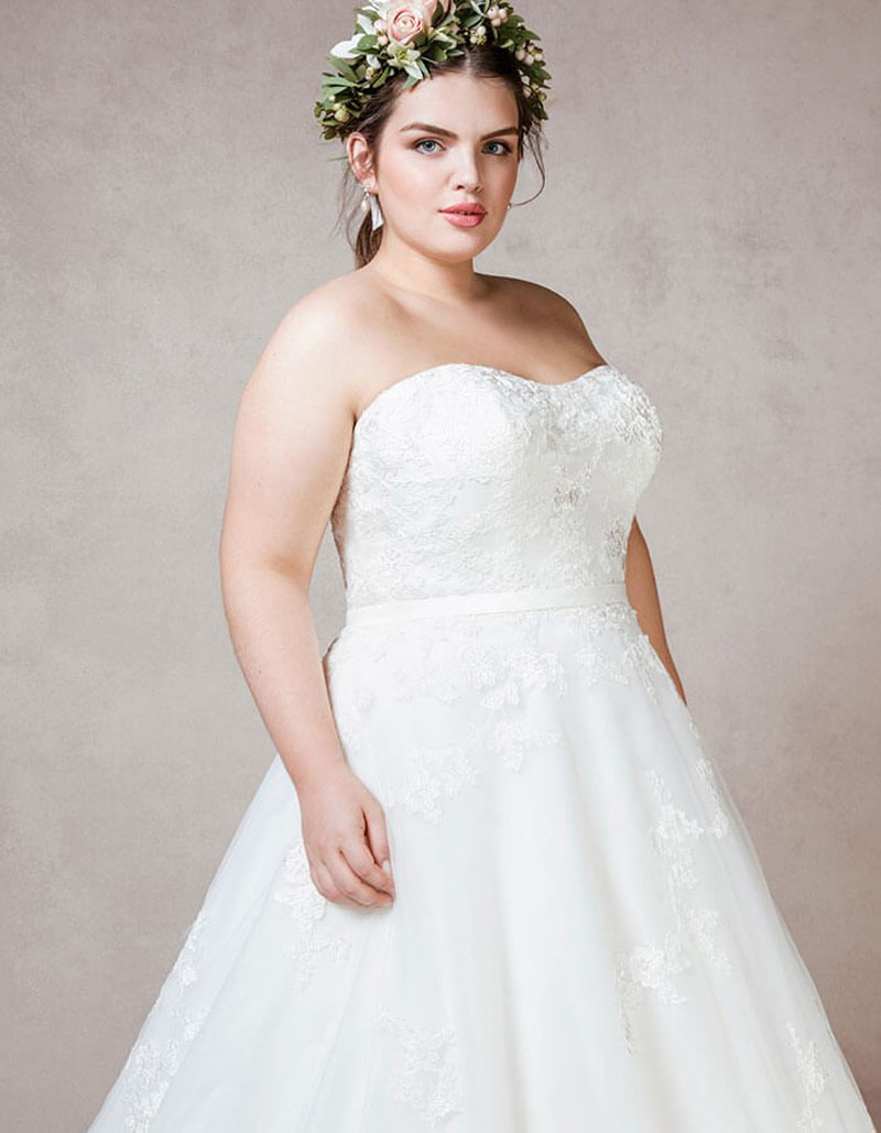 Soft Dreamy Tulle Classic A-Line Strapless Wedding Dress
