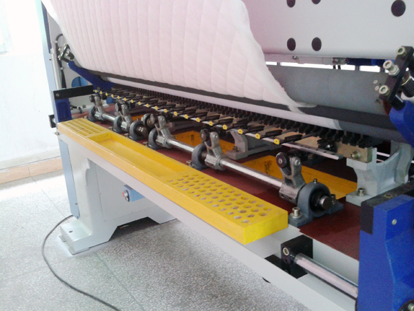 High Speed Computerized Shuttle Quilting Machine for Quilt Production (YXS-94-3C)