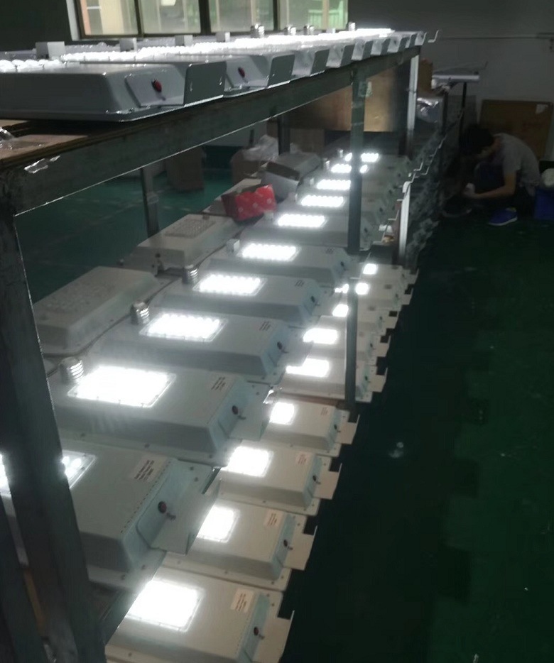 China Manufacturer Outdoor Products Garden Lamp LED Street Light 250W