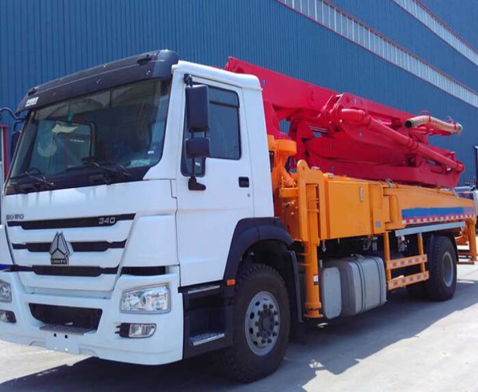 Sinotruk 4X2 32meter Concrete Pump Truck