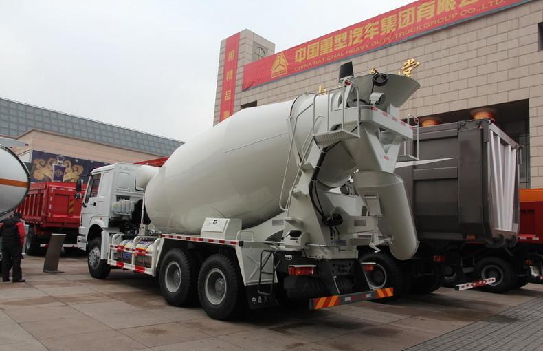 HOWO 6*4 8/9m3 Concrete Mixer / Mixer Truck