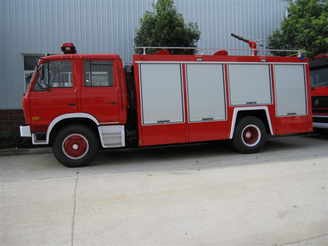 Dongfeng 4X2 Foam Fire Fighting Truck