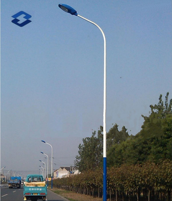 Curved Single Arm Bracket Street Light Steel Pole