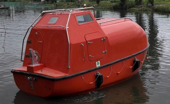 25 Persons Totally Enclosed Life Boat with Luffing Arm Davit for Good Sale