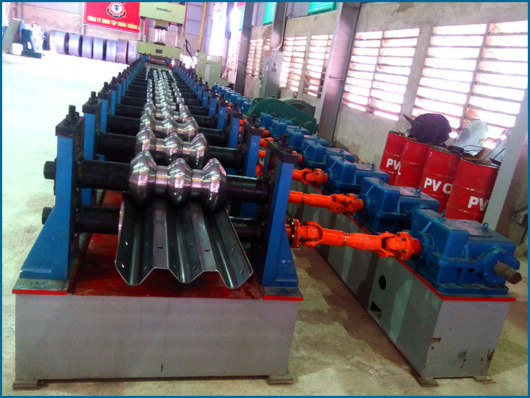 Highway Guardrail Roll Forming Machine Two Waves and Three Waves