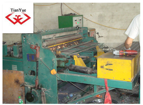 Full Automatic Welded Wire Mesh Machine (TYC-09)