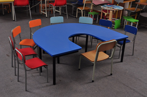 Simple Set Kids School Furniture Colour Wooden Desk with Chair