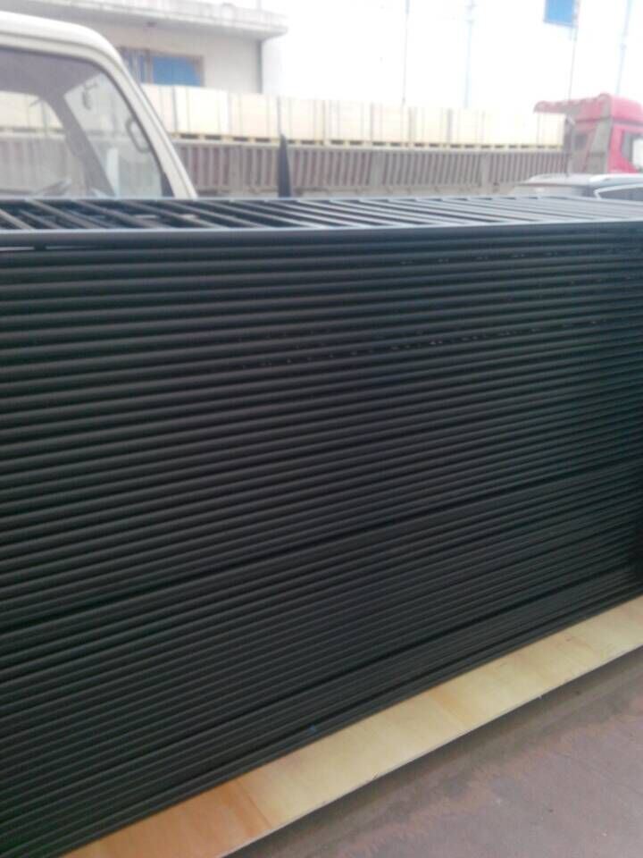 Galvanized/PVC Coated Road Crowed Control Barrier Temporary Fence/ Fencing