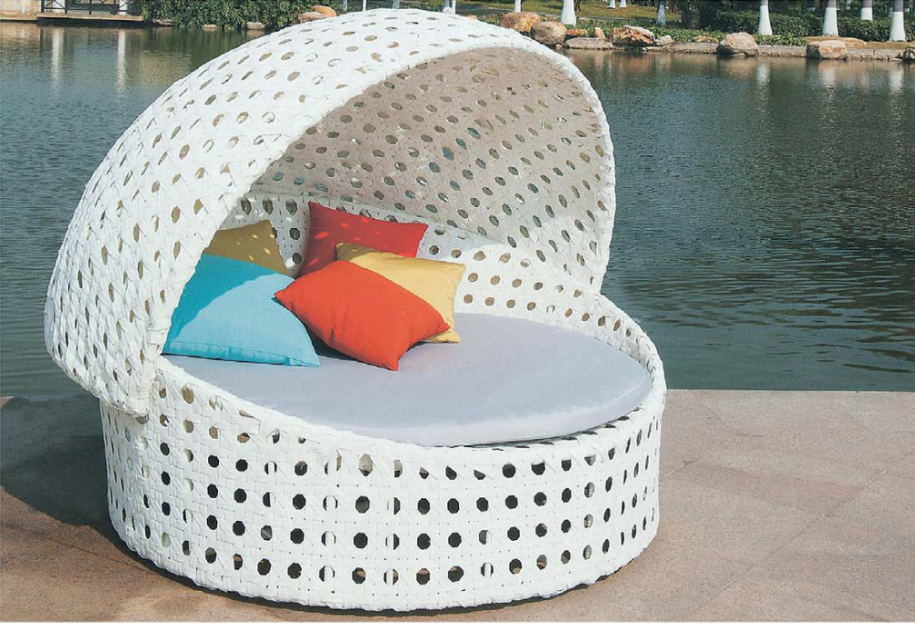PE Outdoor Rattan Sun Bed with Cushion and Pillow Garden Furniture
