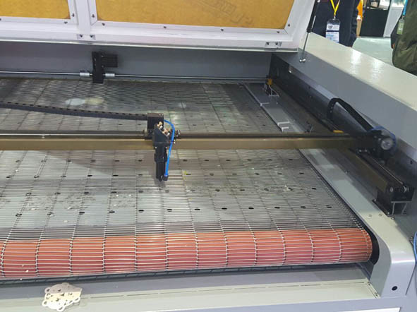Laser Fabric Cloth Cutting Machine with Automatic Feeding System