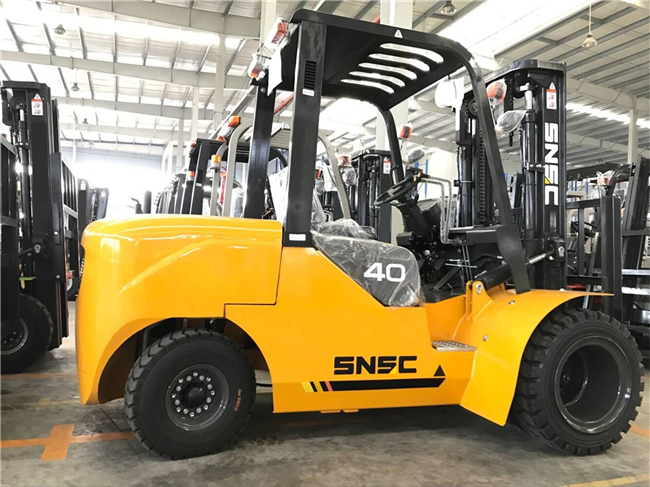 Double Tires 6m Lifting 4 Ton Diesel Forklift