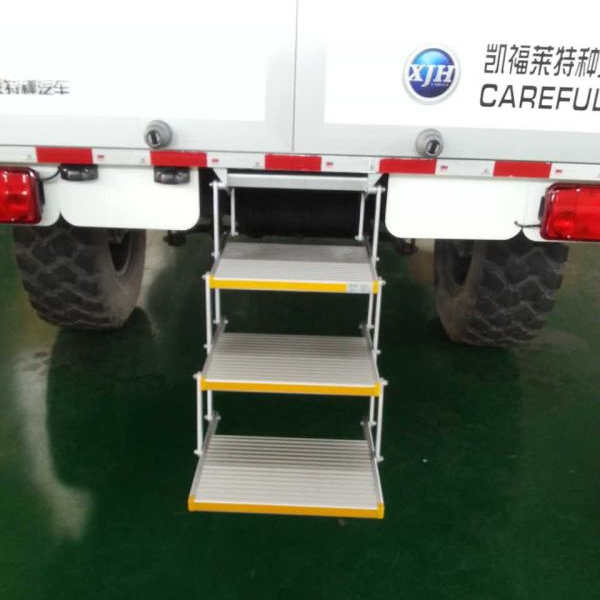 Folding Aluminum Step Ladders with CE Certificate and Loading Capacity 200kg