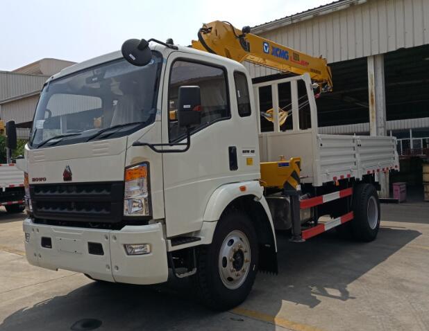 Hot Selling Sinotruk HOWO 4X2 Truck with 5ton Telescopic Crane