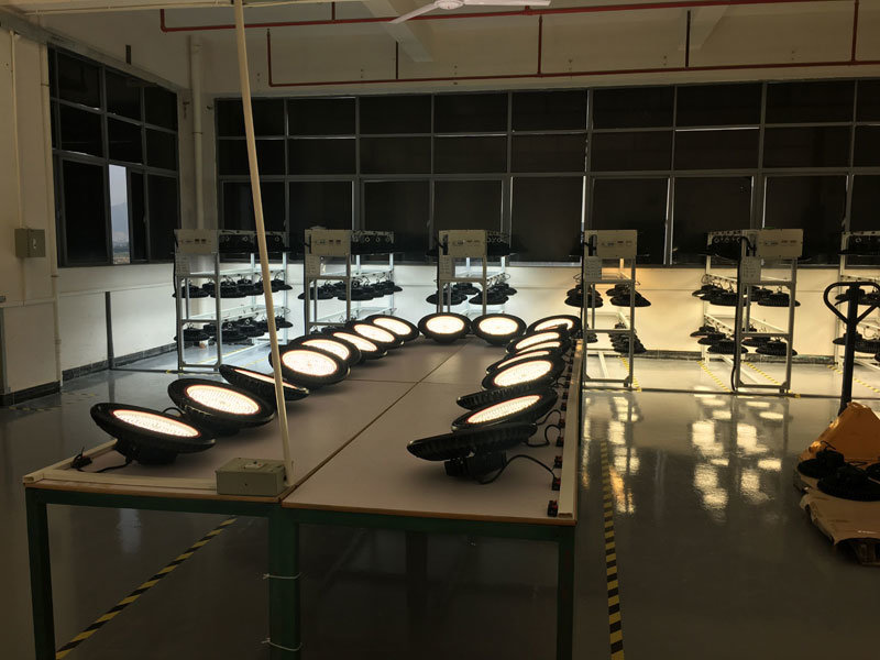 High Brightness LED Industrial Lighting 150W 200W 250W UFO LED High Bay Light with 170lm/W