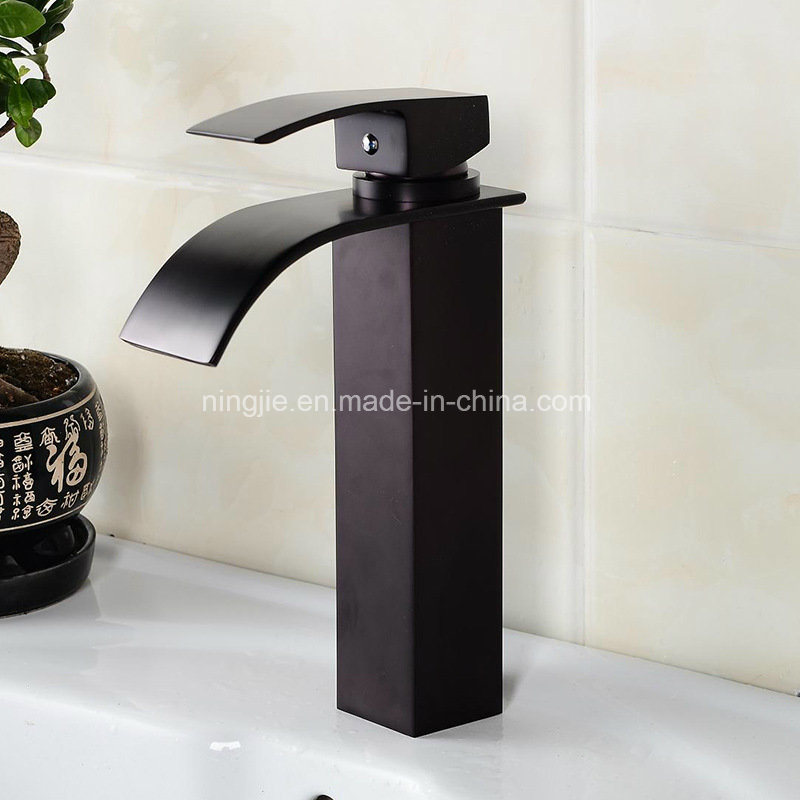 Quality Bathroom Life New Style Black and Chrome Finished Wash Basin Faucet