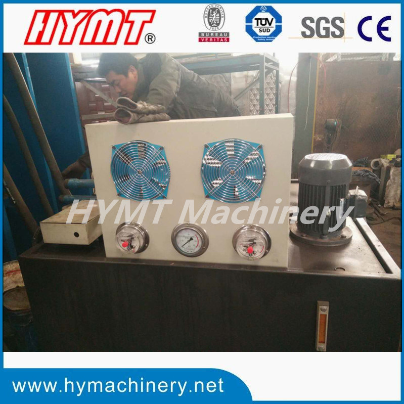 Automatic hydraulic cold press machine for for making steel dorr