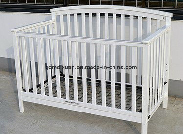 European White Sofa Bed to Send Small Wholesale Solid Wood Crib Fence Children Bed Multifunctional Baby Bed Can Stick a Card (M-X3705)