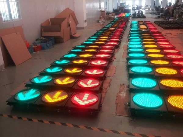 Solar Powered LED Yellow Flashing Traffic Warning Light