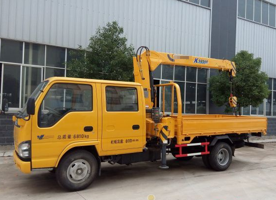 Isuzu 3.2 Tons Truck with Crane