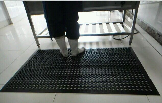 Custom Drainage-Holes, Anti-Fatigue Rubber Floor Mat