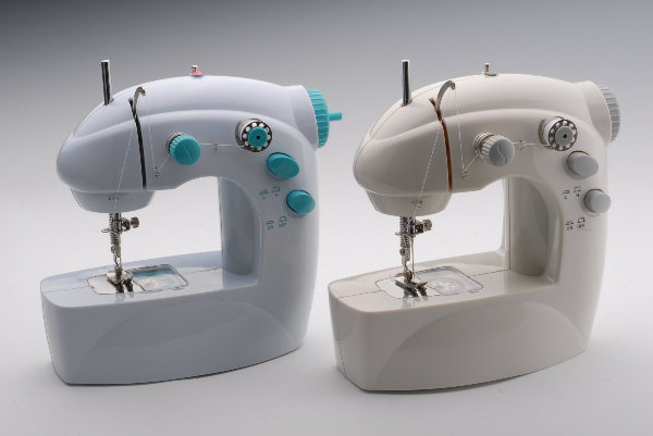 Home Appliance Single Needle Lock-Stitch 2-Speed Mini Sewing Machine (FHSM-203)