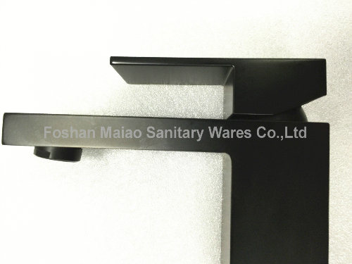 Watermark Sanitary Ware Bathroom Brass Black Basin Tap (AY16018CB)