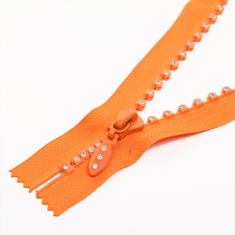 Fashion Plastic Zipper with Diamond Teeth Close End