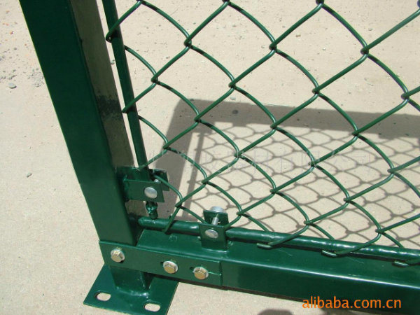 PVC Galvanized Welded Wire Mesh Chain Link Fence for Playground