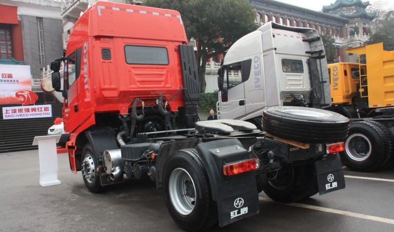 Iveco 4X2 340HP Trailer Tractor Head / Tow Truck China Manufacturer